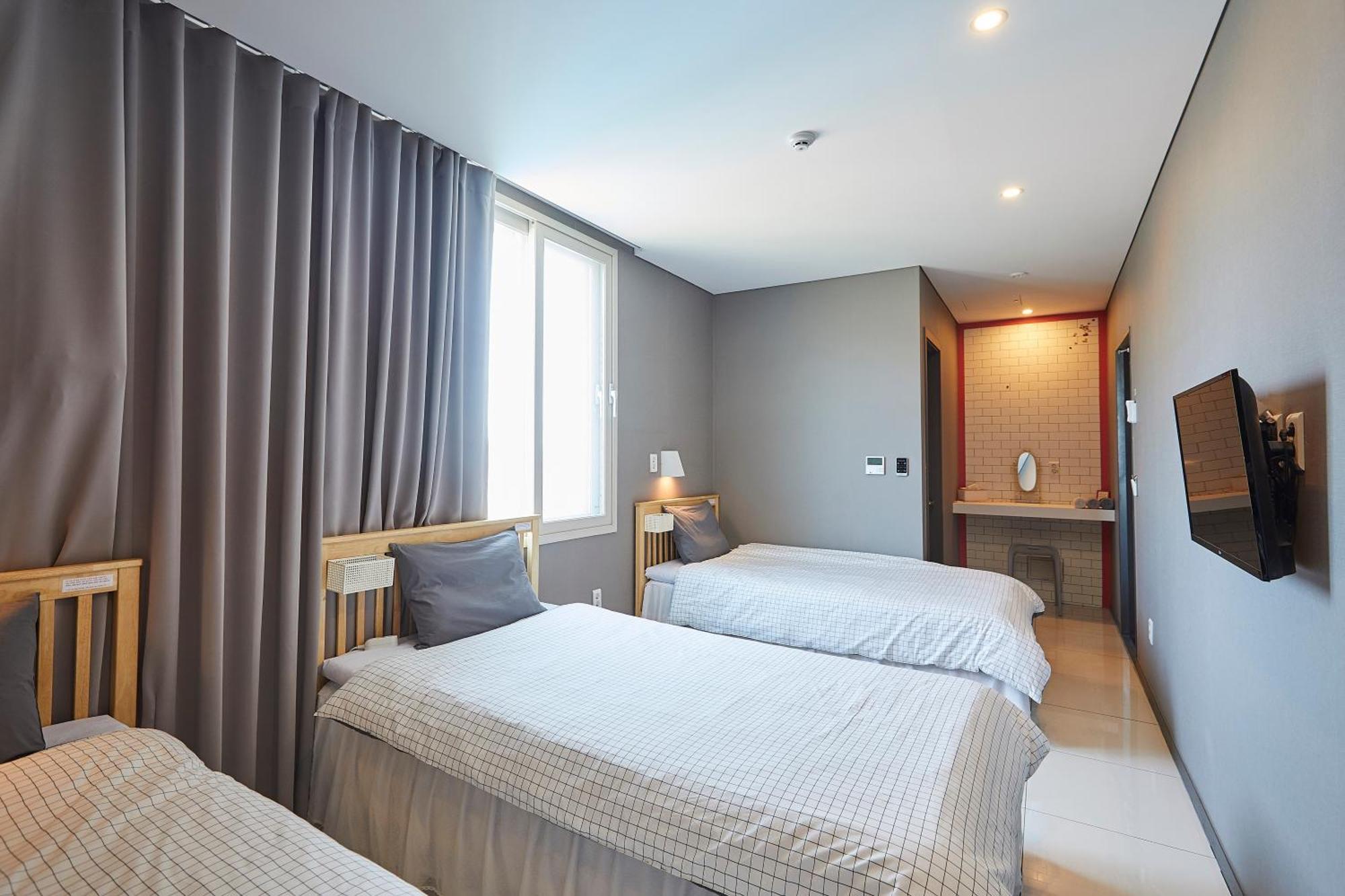 Red-Lighthouse Guest House ثوتْسو الغرفة الصورة